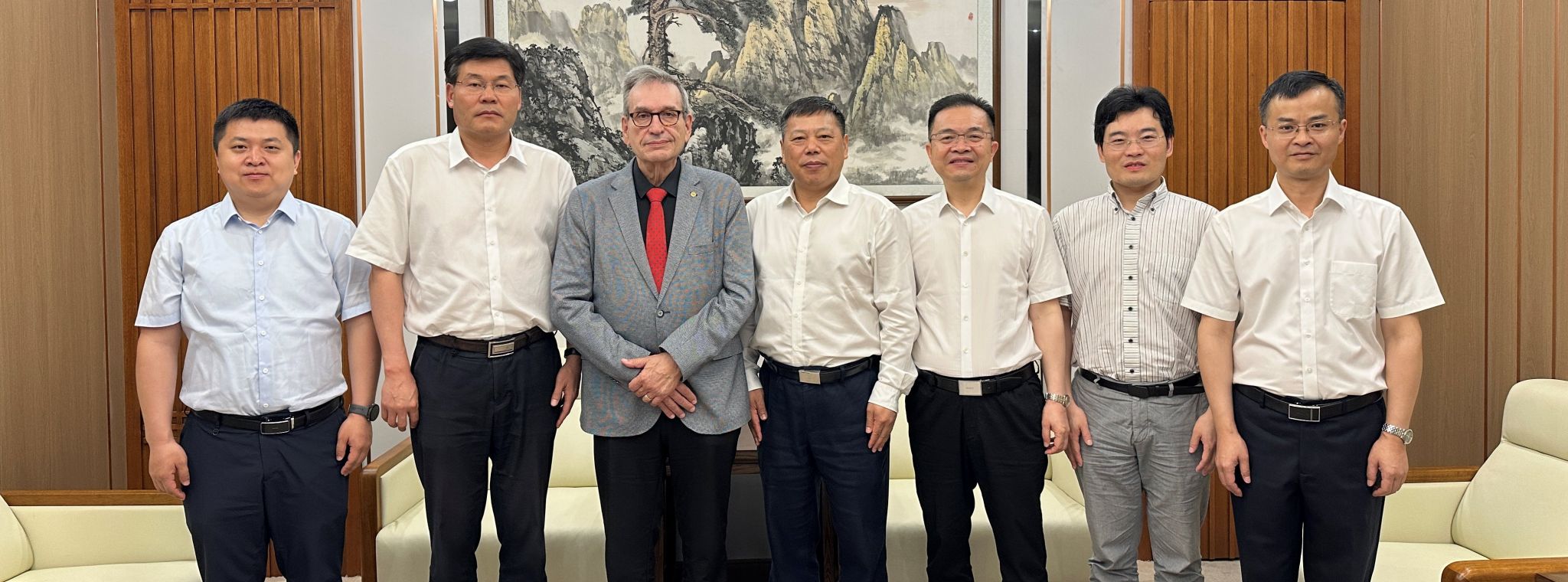 欧洲科学院院长罗德里戈•马丁斯一行来校访问