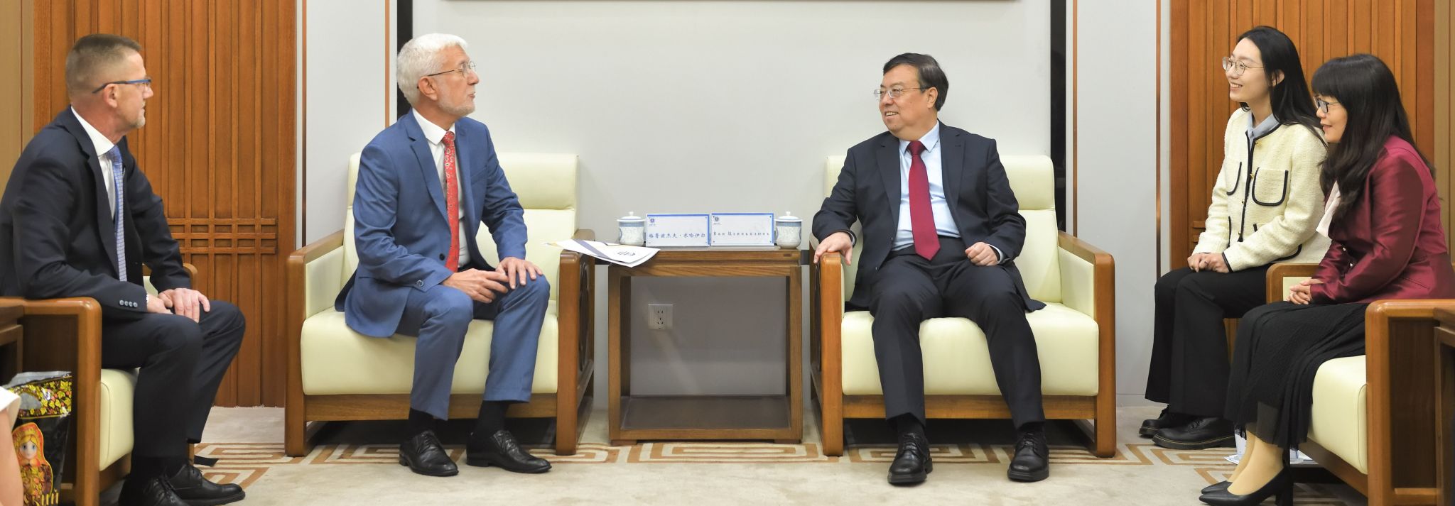 俄罗斯两所师范大学来校推进交流合作