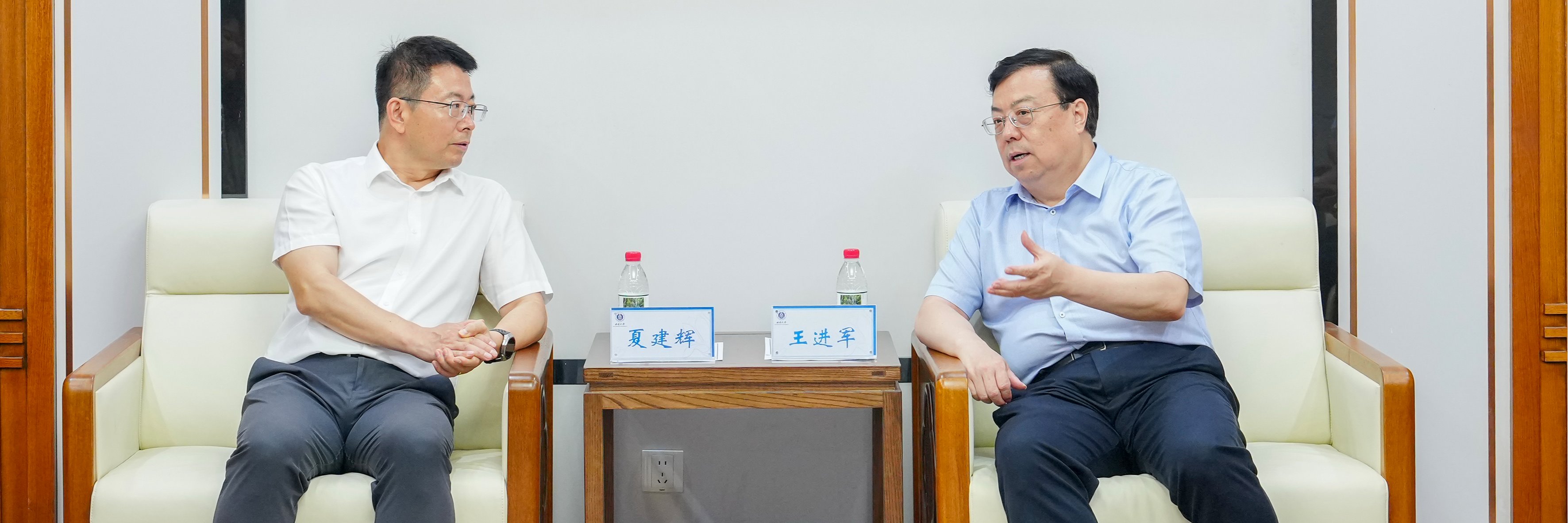 学校与教育部（中国）留学服务中心签署全面战略合作协议