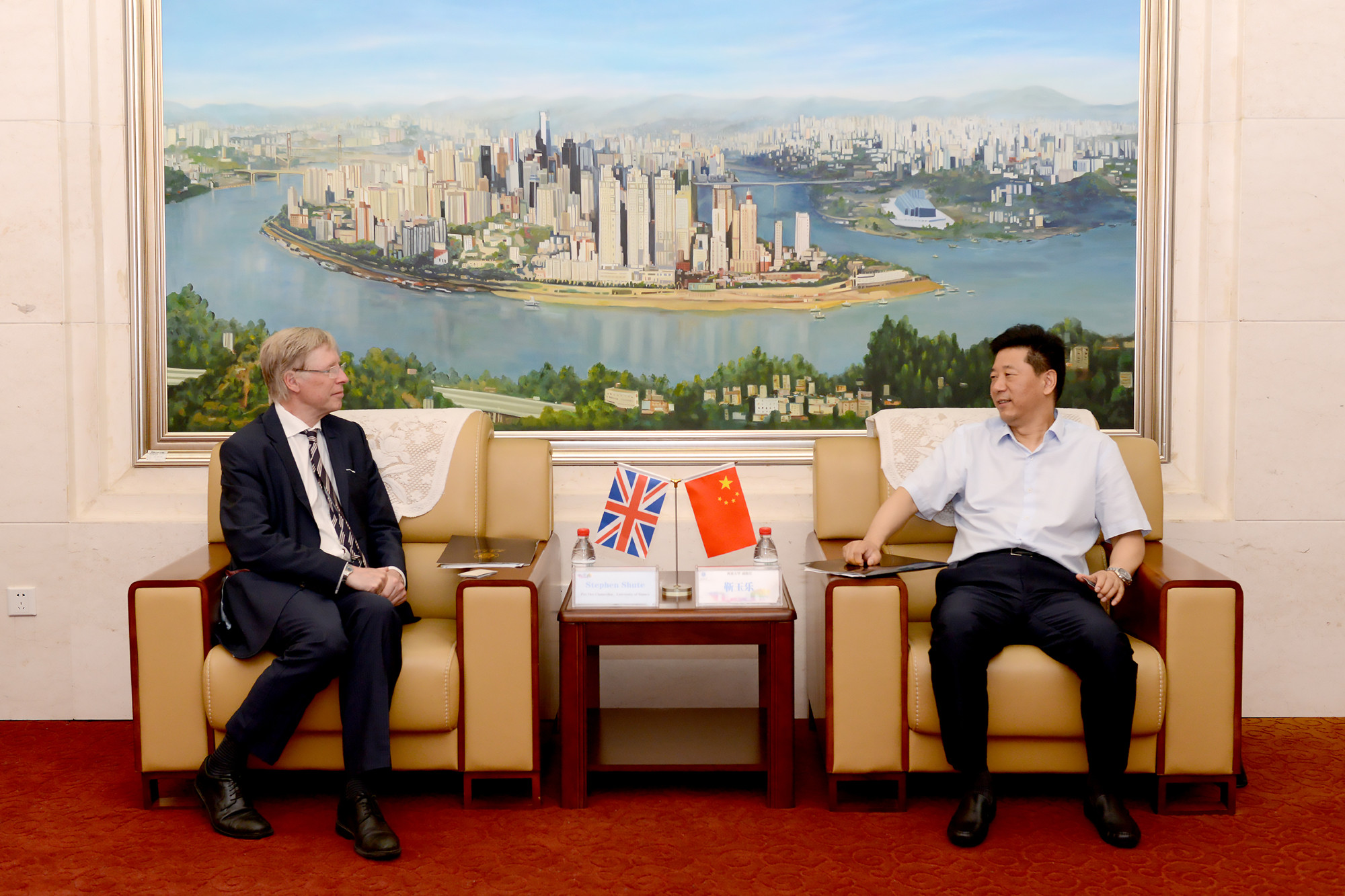 友好会谈.jpg
