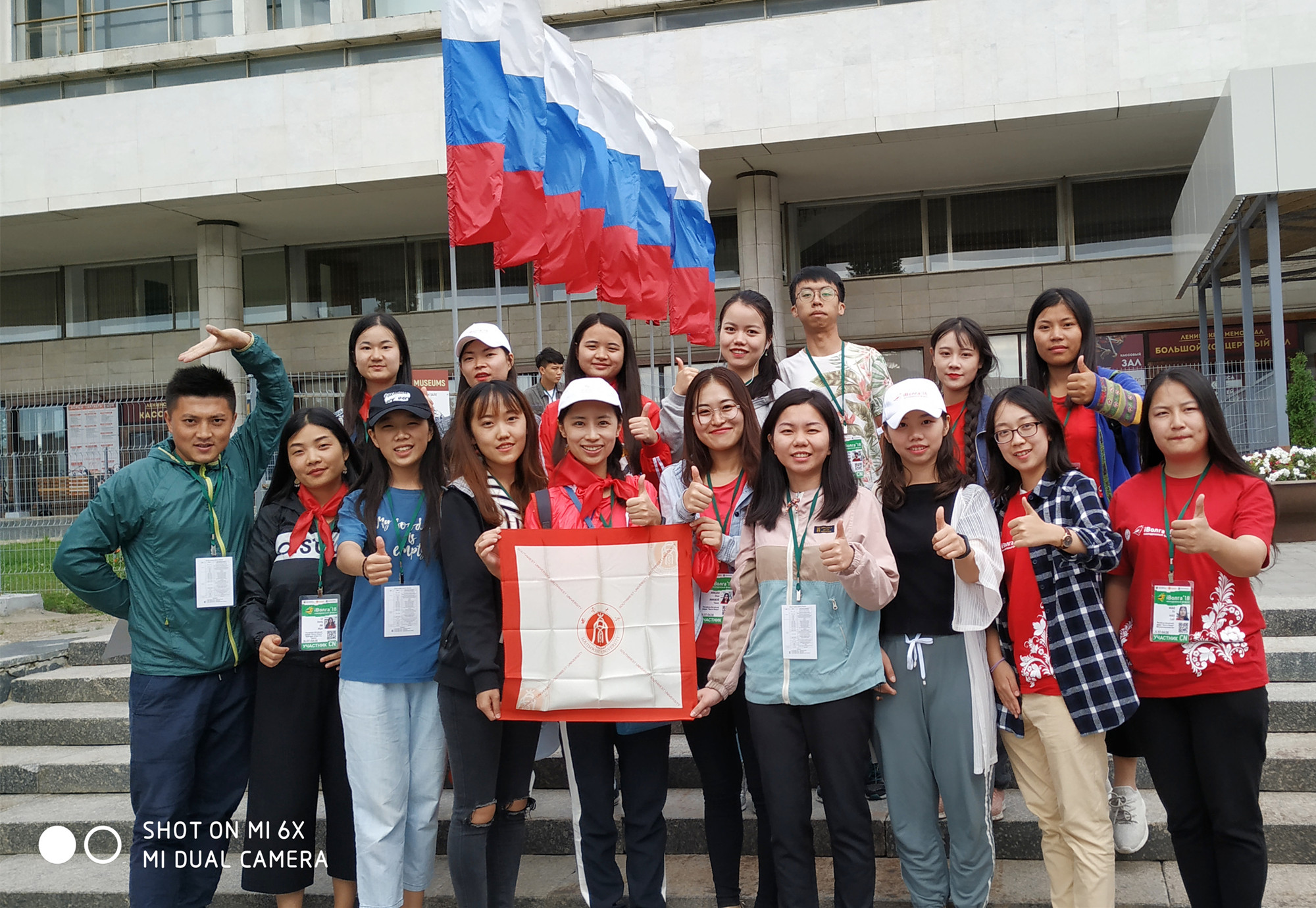 图2 西南大学师生在列宁纪念馆前合影.jpg