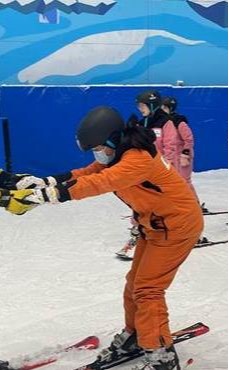 “传承冬奥精神 体验冰雪运动”——学校港澳台学生冰雪运动体验活动成功举办