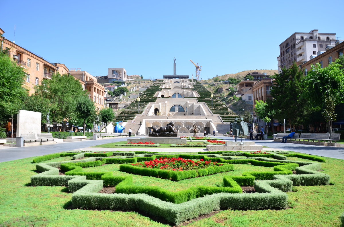 游览 西亚 亚美尼亚 埃里温 格加尔德修道院|加尔德|埃里温|亚美尼亚_新浪新闻