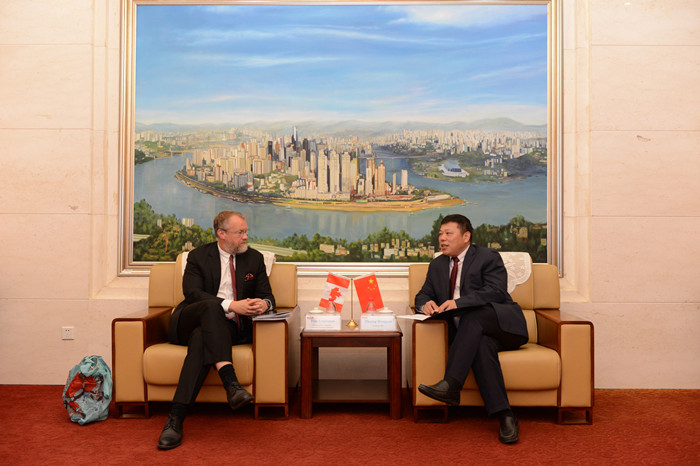 校长会见.jpg