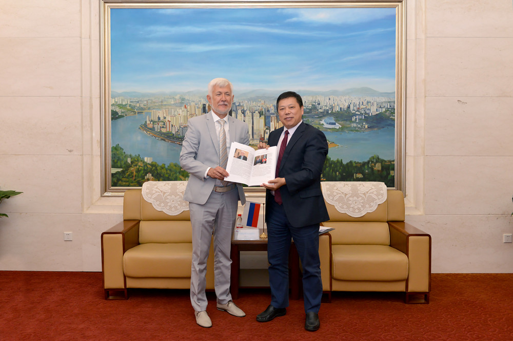 赠送期刊.jpg